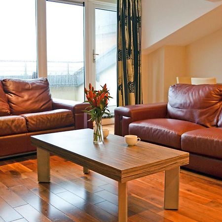 Carrick Plaza Suites And Apartments Exteriör bild