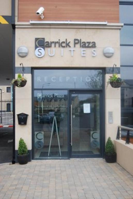 Carrick Plaza Suites And Apartments Exteriör bild